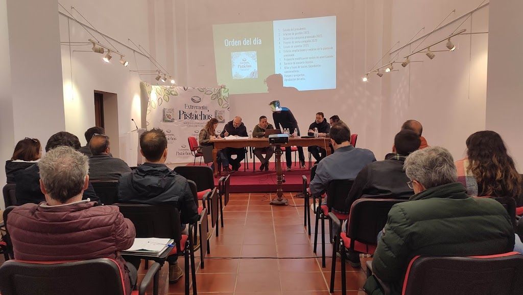 Gran participación de los socios en la asamblea
